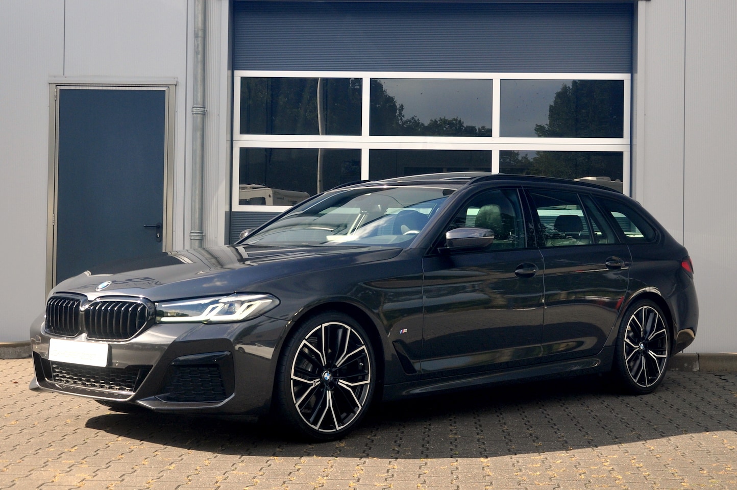 BMW 5-serie Touring - 518d High Executive Edition Automaat | M-Sport | Panoramadak | Comfortstoelen - AutoWereld.nl