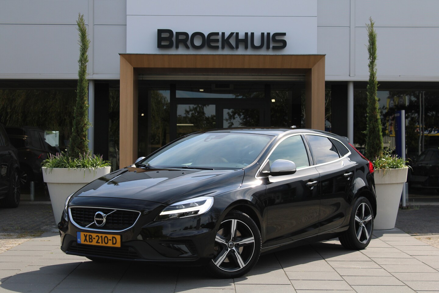 Volvo V40 - R-Design Harman Kardon | Pano | Camera | Stoel verwarming | Clima - AutoWereld.nl
