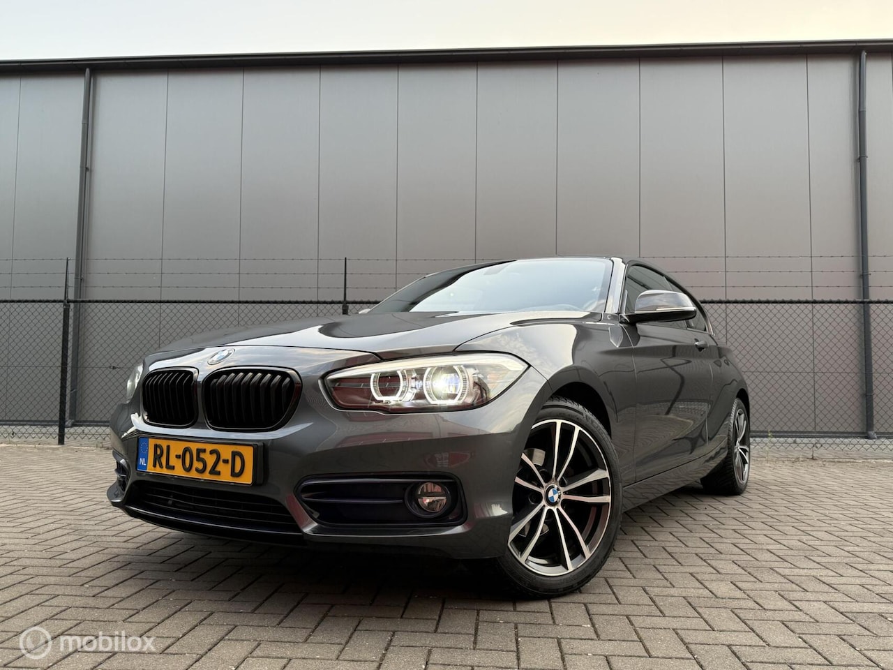 BMW 1-serie - 118i Edition Sport Line Shadow Executive Automaat | Pano | LED | Navi | PDC | ACC | Cruise - AutoWereld.nl