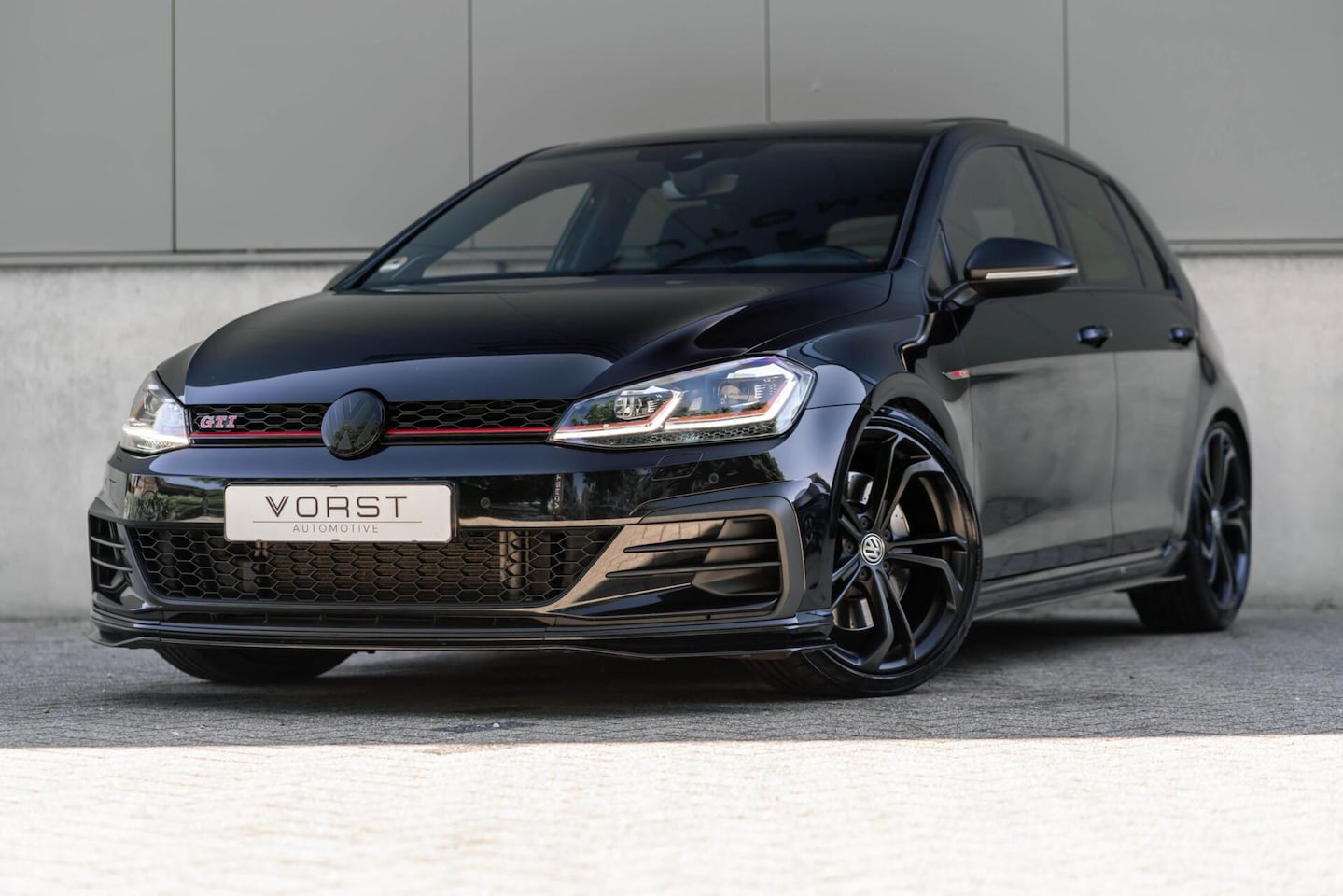Volkswagen Golf - 2.0 TSI GTI TCR Pano Dsg Akrapovic - AutoWereld.nl