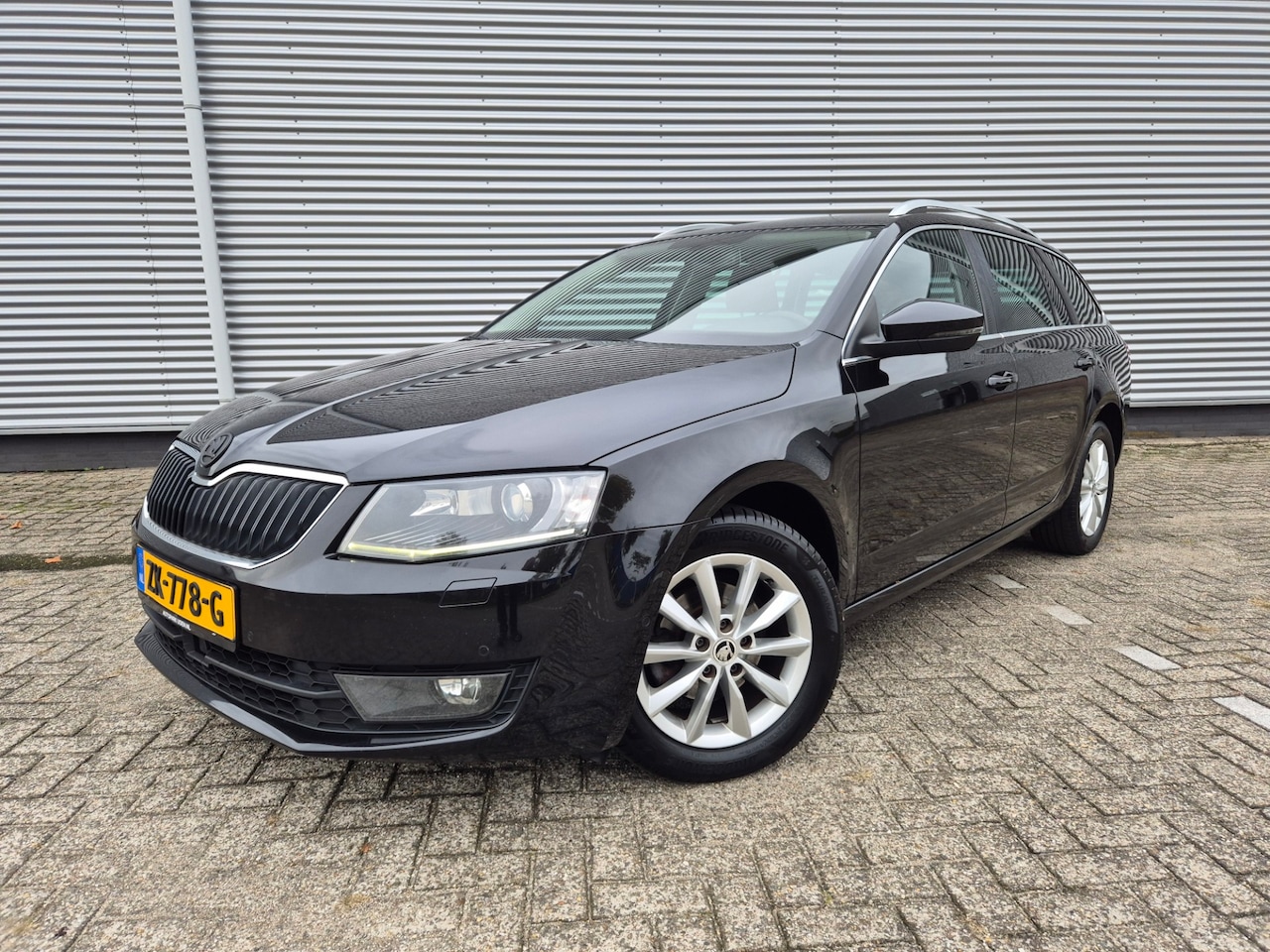Skoda Octavia Combi - 1.6 TDI Elegance Businessline 1.6 TDI Elegance Businessline, navigatie,airco,cruise, - AutoWereld.nl