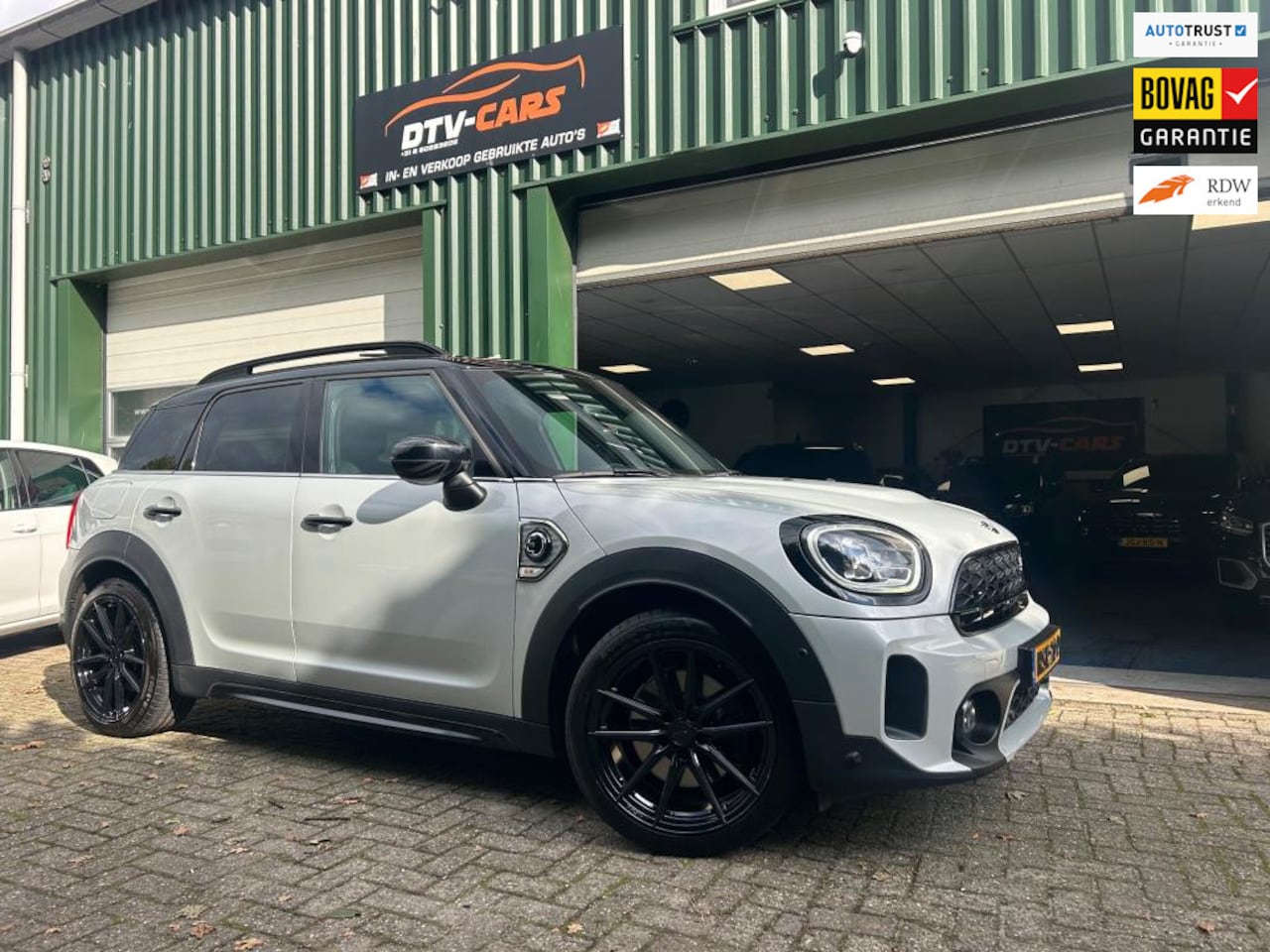 MINI Countryman - Mini 2.0 Cooper S E ALL4 Chili Pano leder 19 inch - AutoWereld.nl