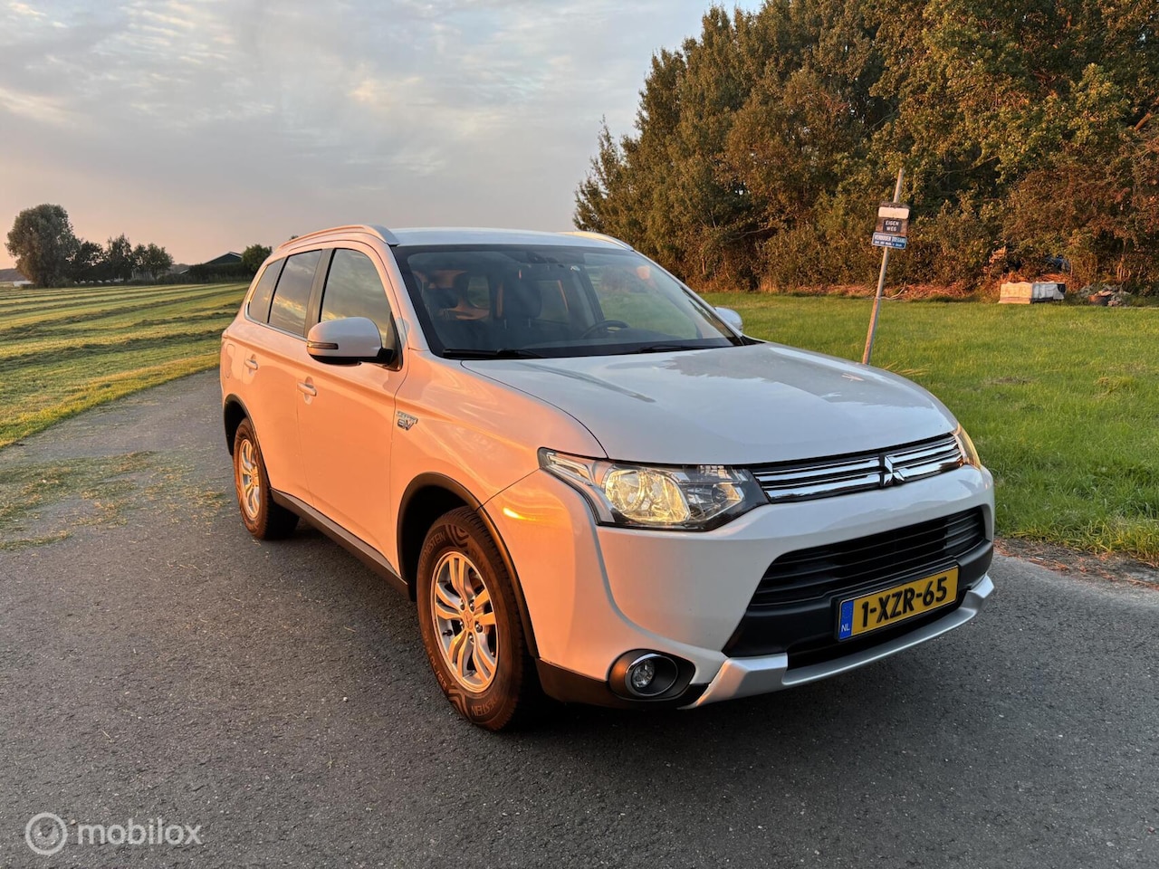 Mitsubishi Outlander - 2.0 PHEV N.A.P, Stoelverwarming - AutoWereld.nl