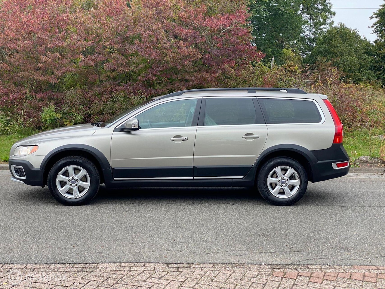 Volvo XC70 - 2.0 D3 FWD 237dkm Navi 2 eig keurig !! - AutoWereld.nl