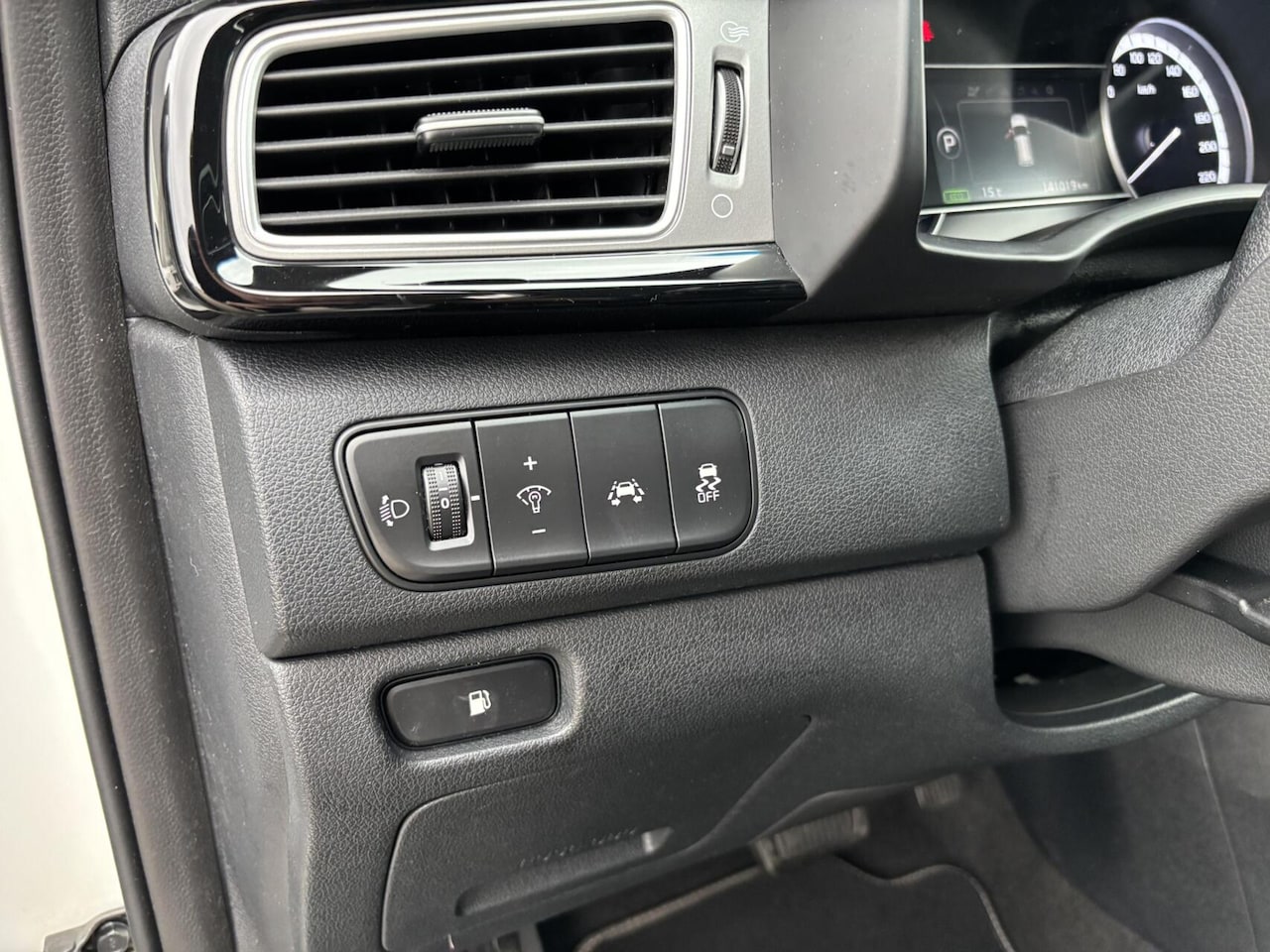 Kia Niro - 1.6 GDi Hybrid DynamicLine AppleCarPlay/ AndroidAuto/ Cruise Control/ Afneembare Trekhaak/