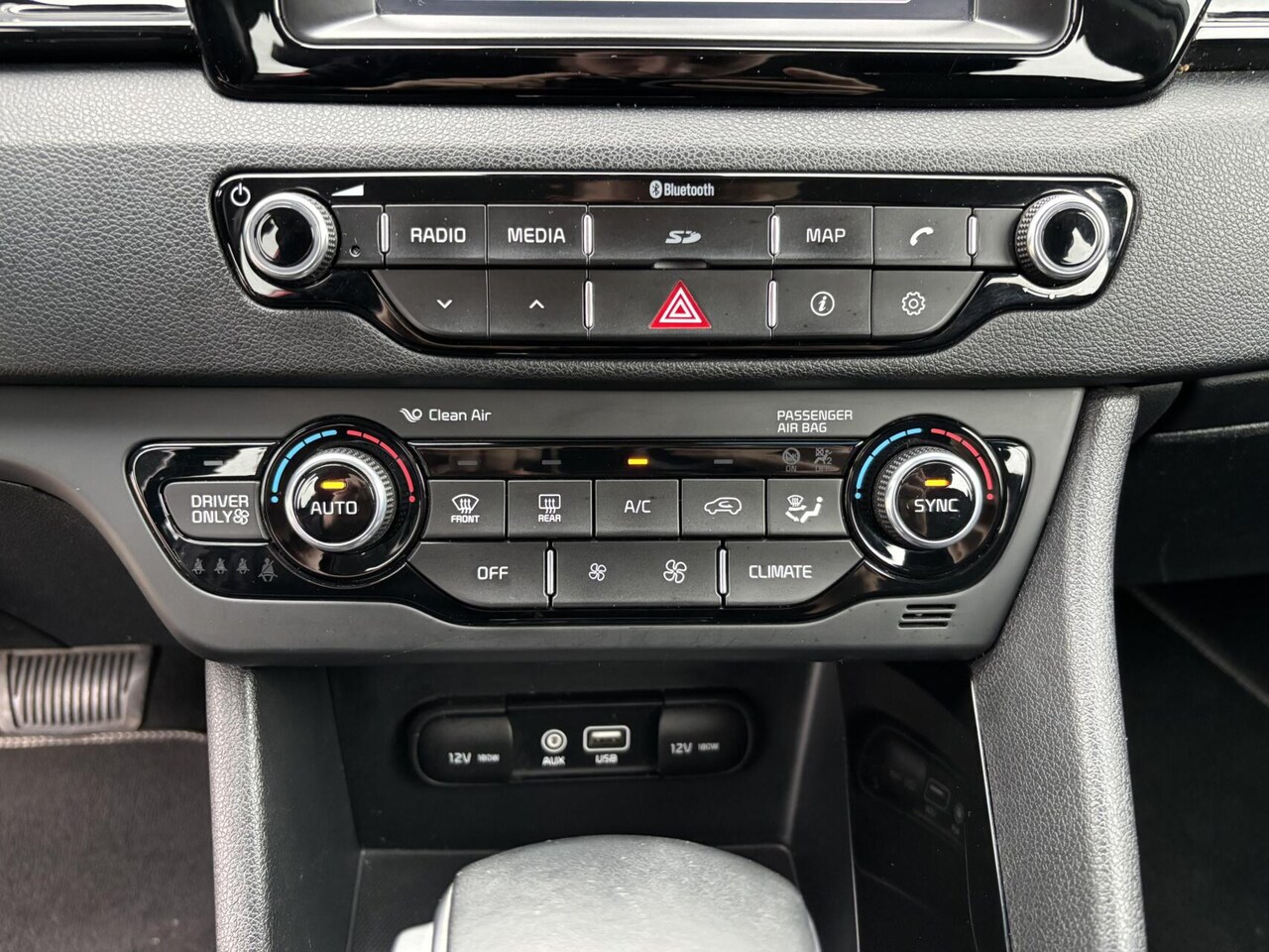 Kia Niro - 1.6 GDi Hybrid DynamicLine AppleCarPlay/ AndroidAuto/ Cruise Control/ Afneembare Trekhaak/