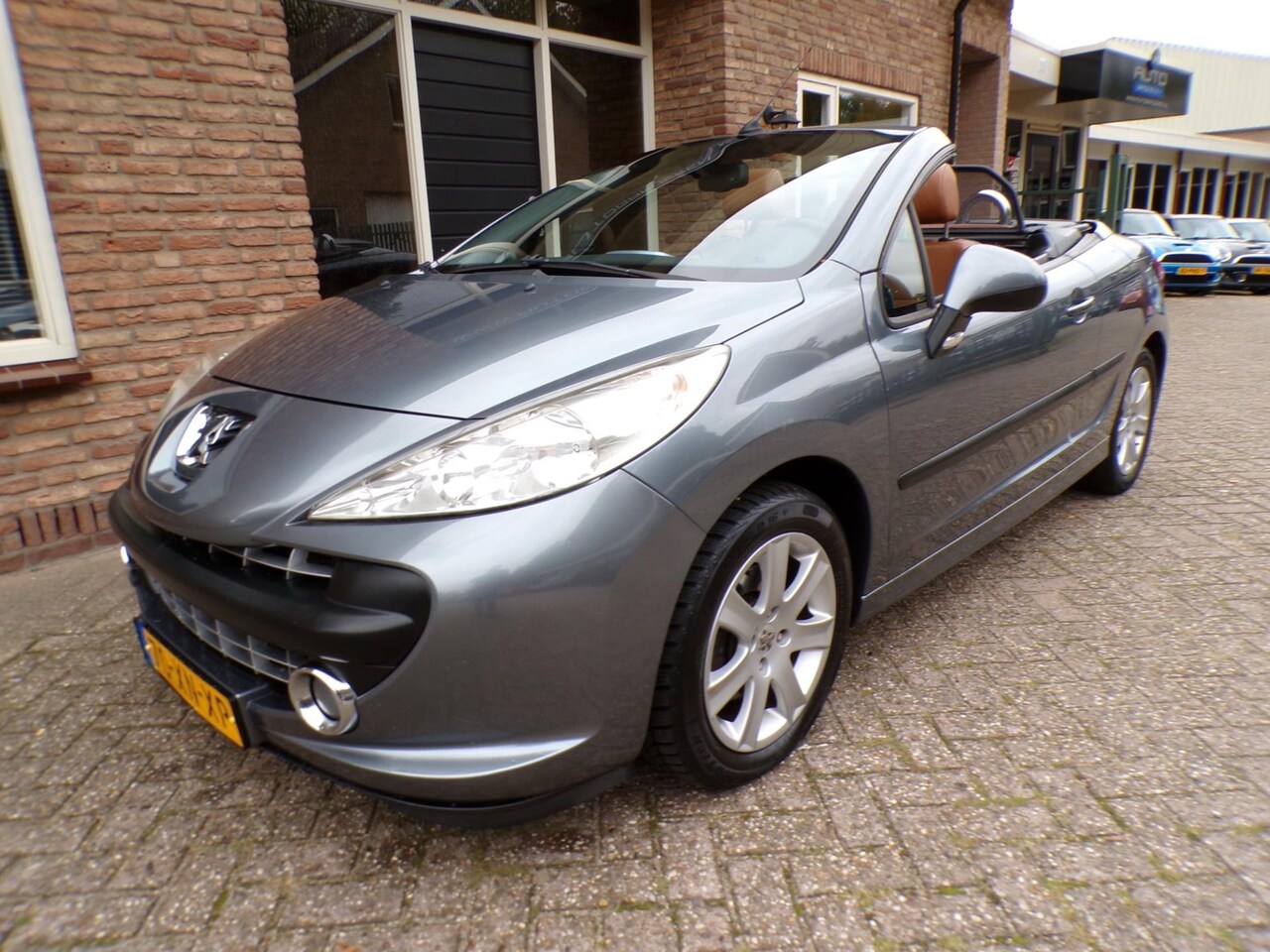 Peugeot 207 CC - 1.6 VTi Clima / Lederen Bekleding / Stoelverwarming /Windscherm - AutoWereld.nl