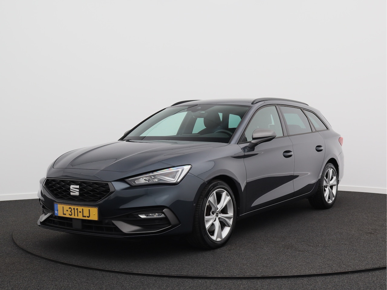 SEAT Leon Sportstourer - 1.5 TSI FR Business Intense/ achteruitrijcamera/ trekhaak/ zeer mooi! - AutoWereld.nl