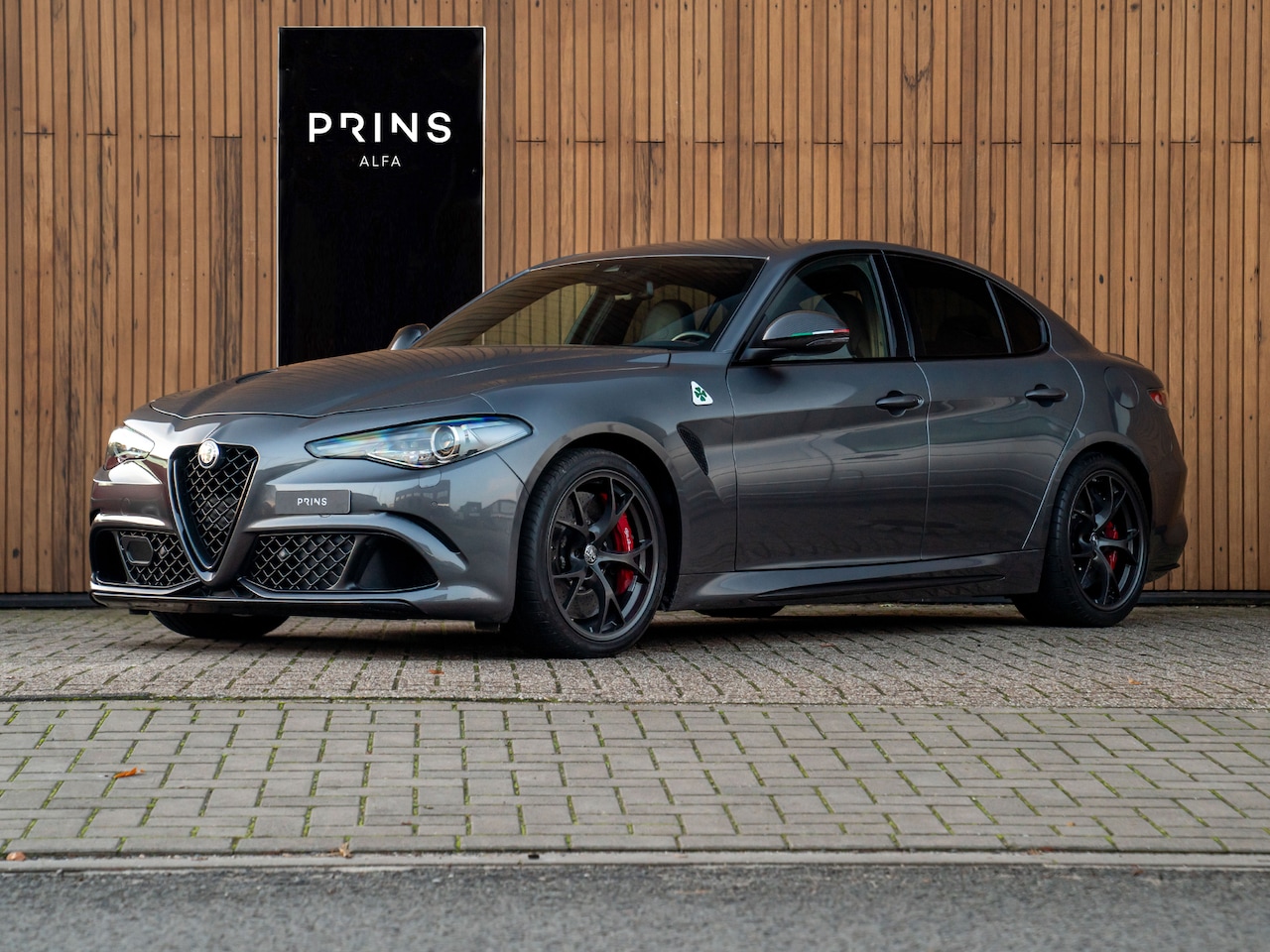 Alfa Romeo Giulia - 2.9 V6 Quadrifoglio | Carbon stoelen | Akrapovic | Keramisch | Lederen dash. - AutoWereld.nl