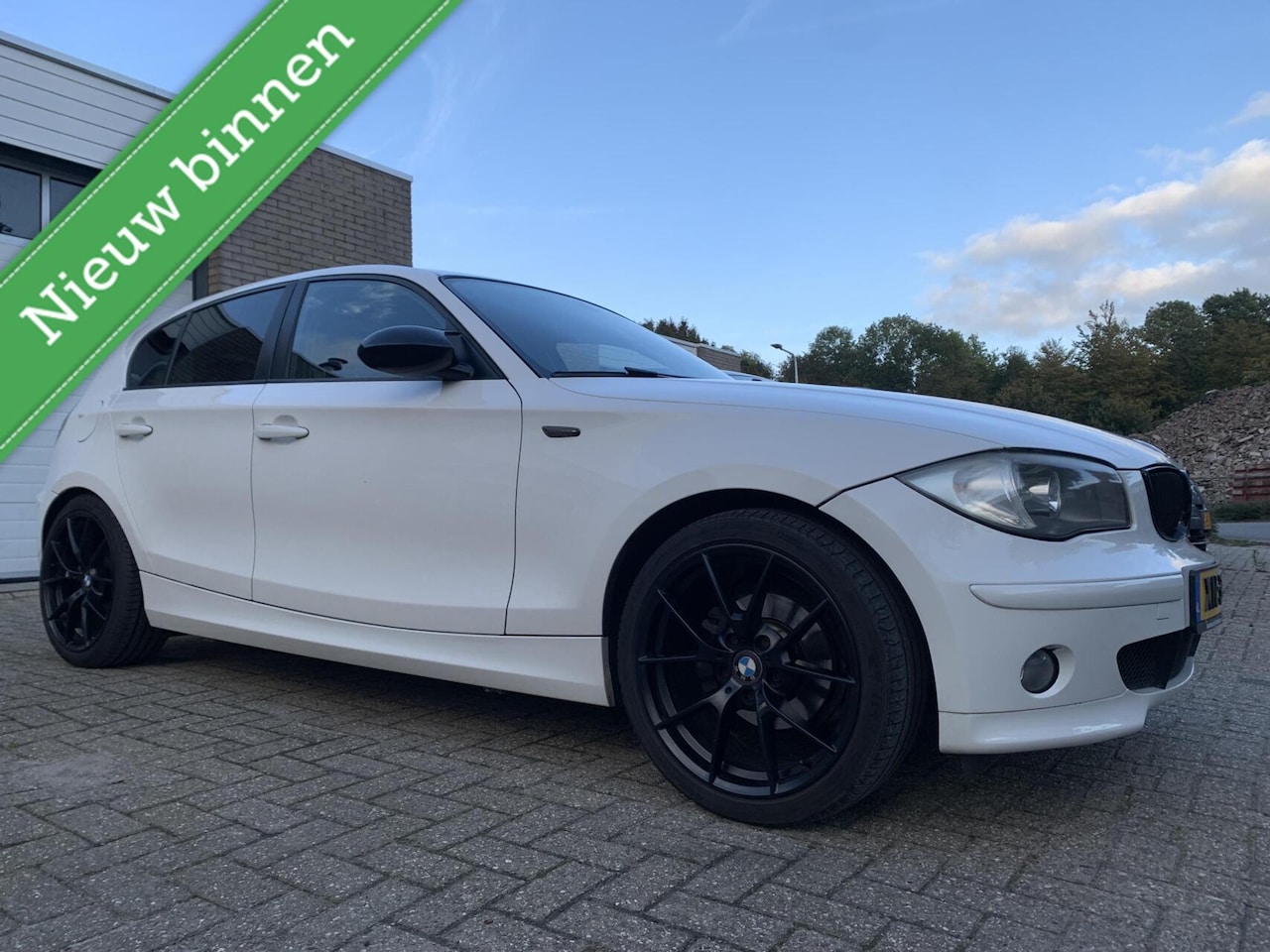 BMW 1-serie - 116i Executive Airco Stoelverwarming Elektrische pakket 18'' LM Velgen - AutoWereld.nl