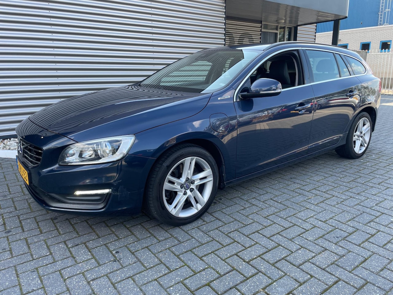 Volvo V60 - 2.4 D6 AWD Plug-In Hybrid Momentum 2.4 D6 AWD Plug-In Hybrid Momentum - AutoWereld.nl