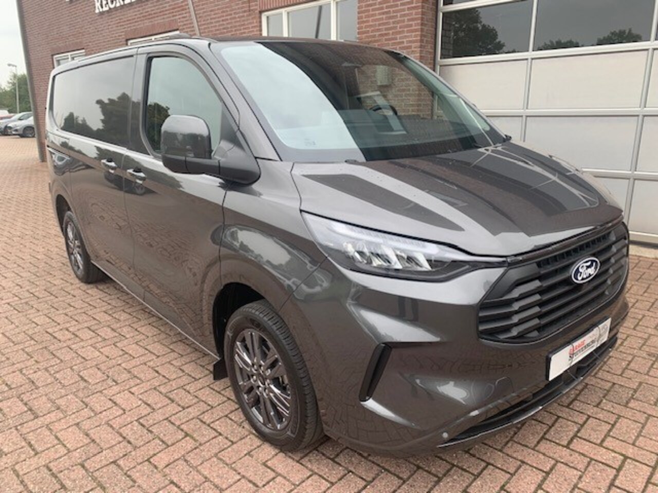 Ford Transit Custom - 2.0 TDCI 136 pk L1 Limited trekhaak - AutoWereld.nl