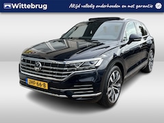 Volkswagen Touareg - 3.0 TSi eHybrid 4MOTION Elegance / AUTOMAAT/ PANO/ 381 PK/ LUCHTVERING/ TREKHAAK/ 360 CAME