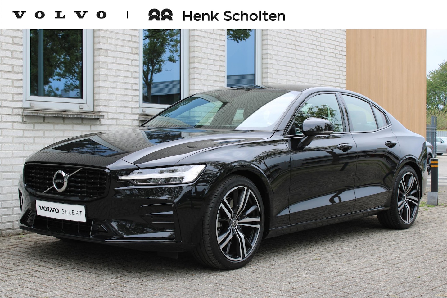 Volvo S60 - B3 Mild Hybrid R-Design | Harman Kardon audio | Verwarmbare voorstoelen | DAB | Elektrisch - AutoWereld.nl