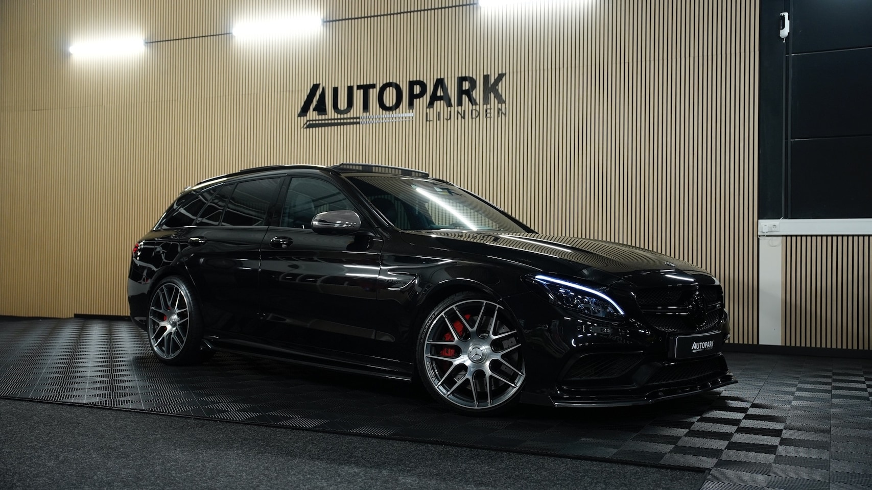 Mercedes-Benz C-klasse Estate - AMG 63 S PANO/360CAM/HUD/MEMORY/BURMESTER 3D/HUD/SFEERVERLICHTING/MAXTON/TREKHAAK/CUSTOMST - AutoWereld.nl