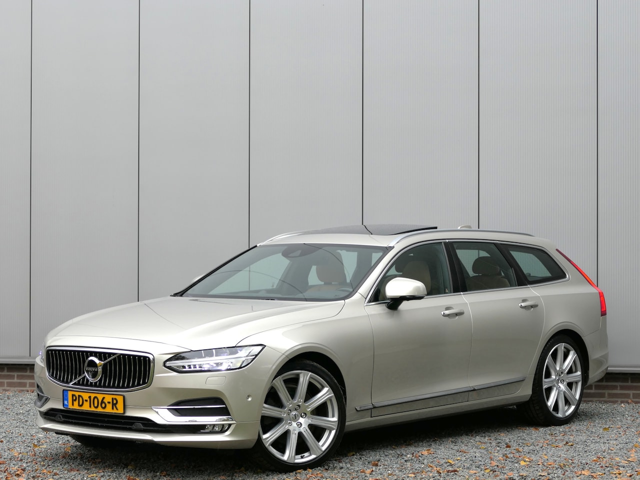 Volvo V90 - 2.0 T6 AWD Inscription Bowers&Wilkins / Panoramadak / Trekhaak / DAB+ - AutoWereld.nl