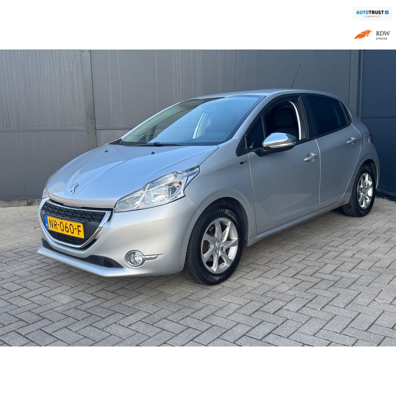 Peugeot 208 - 1.2 VTi Active / 5 Deurs / Pdc - AutoWereld.nl