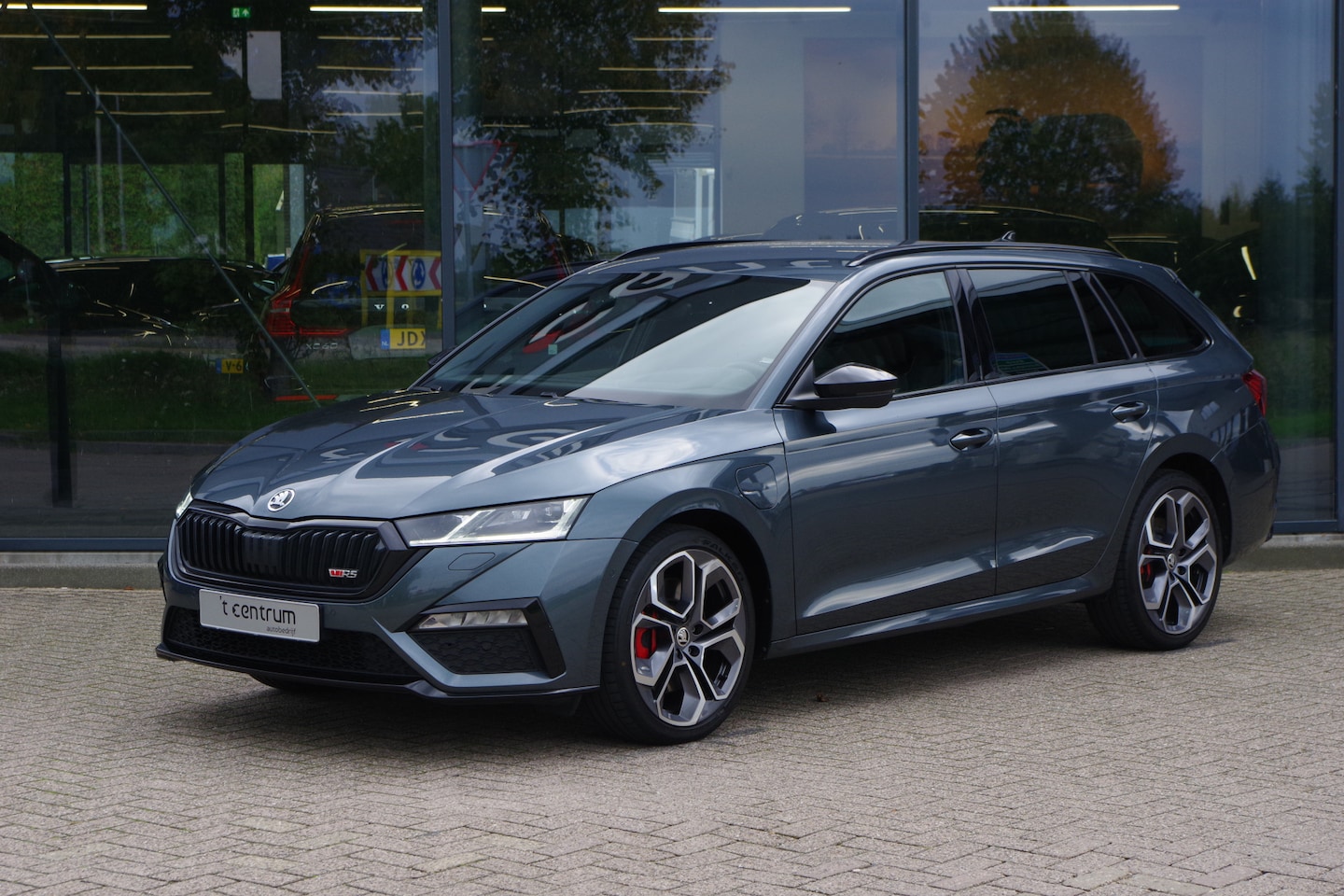 Skoda Octavia Combi - 1.4 TSI RS 245 PK iV PHEV BNS, LED, Keyless, Adap. Cruise Control, Carplay, Head-Up, Camer - AutoWereld.nl