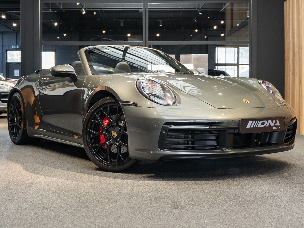 Porsche 911 Cabrio - 992 Carrera 4s Aventurien Volleder 911 3.0 Carrera 4s Sportuitlaat Bose - AutoWereld.nl