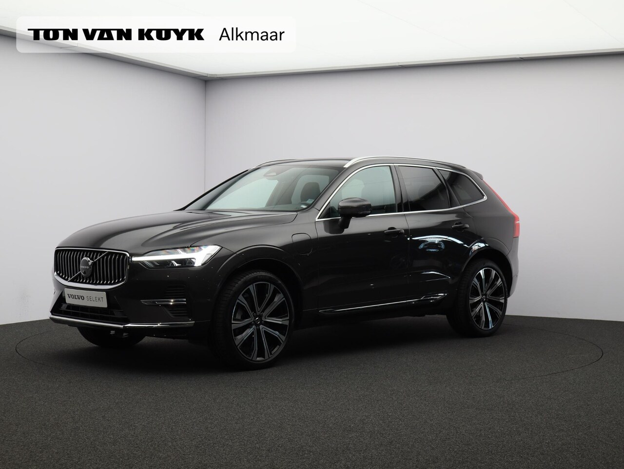 Volvo XC60 - T6 AWD Plug-in hybrid Plus Bright / Trekhaak / 360 camera / Woolblend Interieur / Elektris - AutoWereld.nl