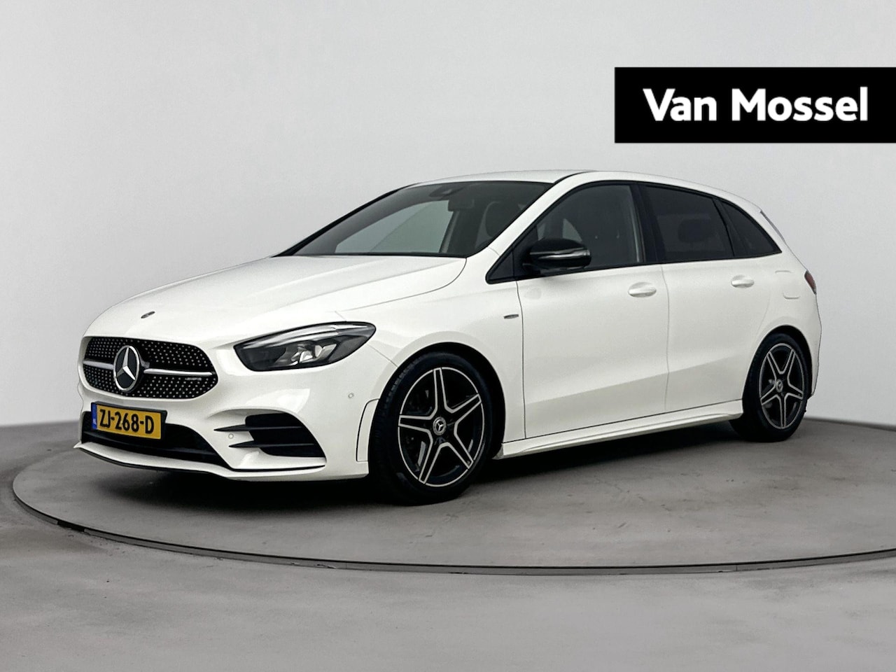 Mercedes-Benz B-klasse - 180 Launch Edition | Automaat | AMG Pakket | Achteruitrijcamera | Trekhaak | - AutoWereld.nl