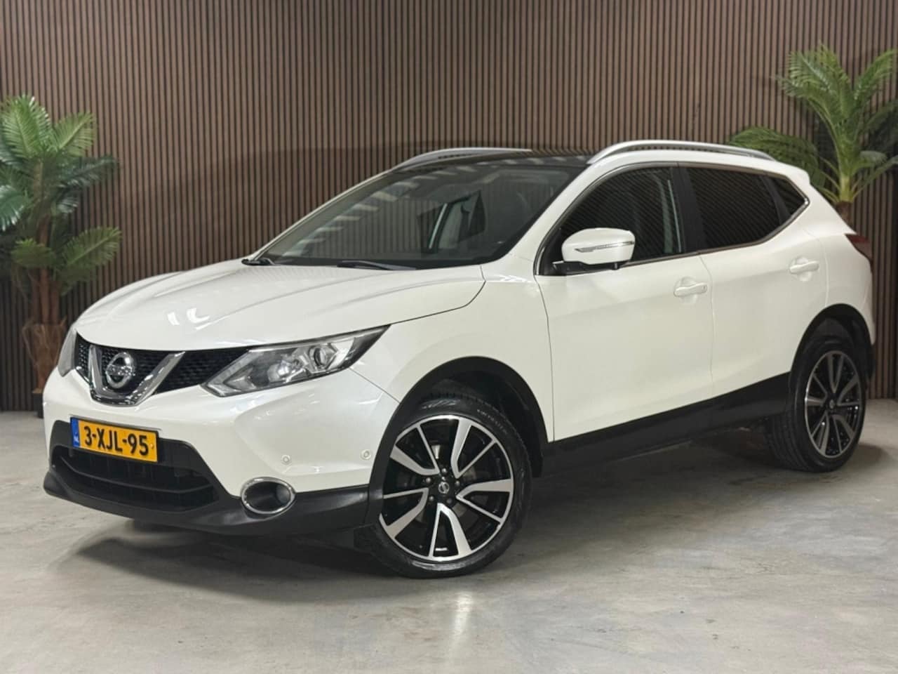 Nissan Qashqai - 1.2 Connect Edition parelwit - AutoWereld.nl