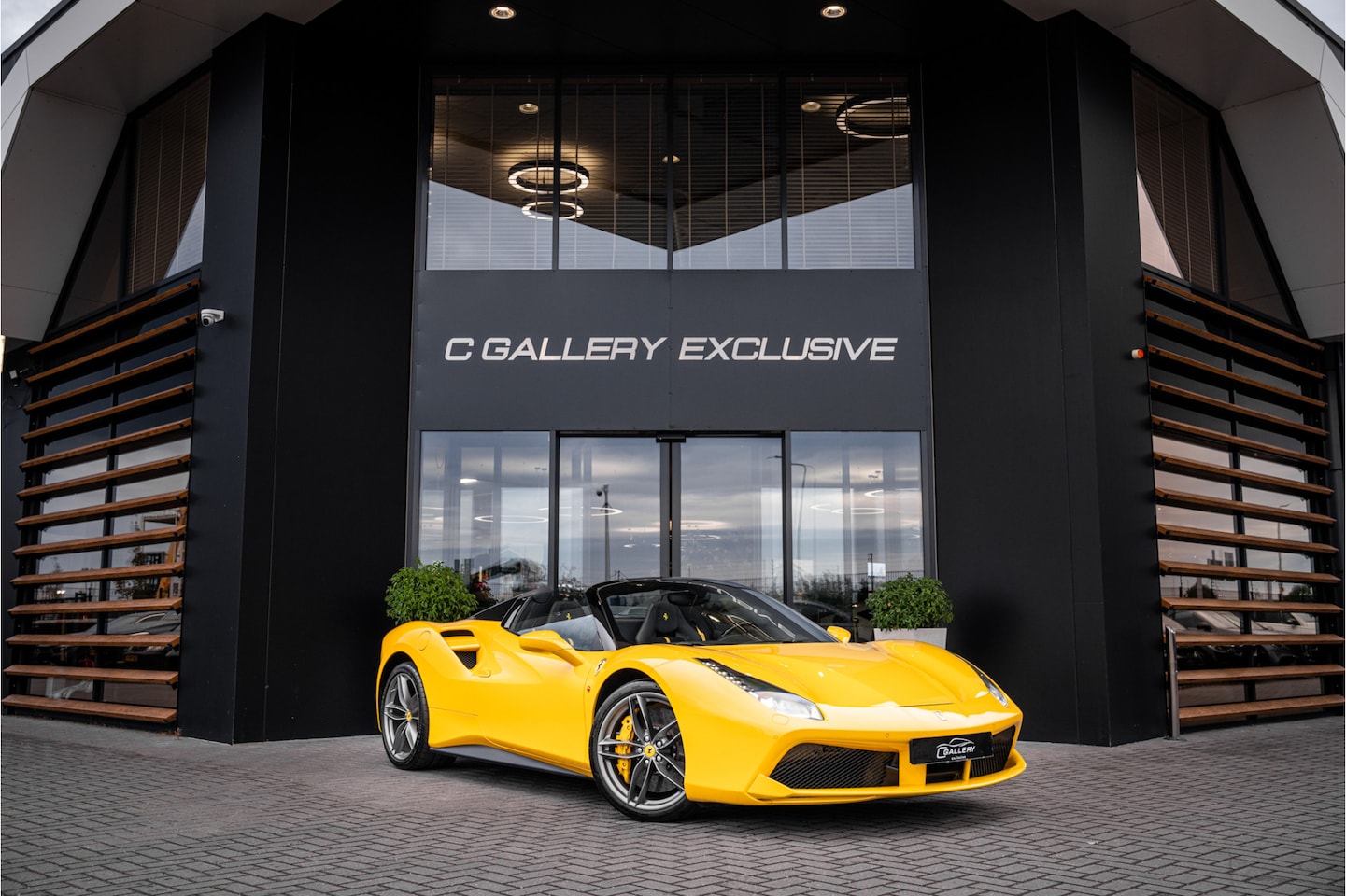 Ferrari 488 - 3.9 Spider HELE - Giallo Modena | Racing Seats | Carbon | Camera - AutoWereld.nl