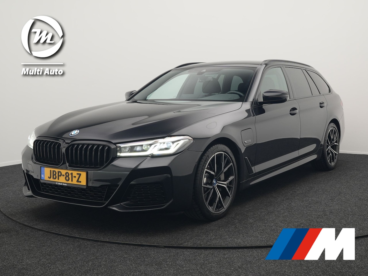 BMW 5-serie Touring - 530e M Sport Plug In Hybrid 293pk Dealer O.H PHEV | Sfeerverlichting | Lederen Sportstoele - AutoWereld.nl