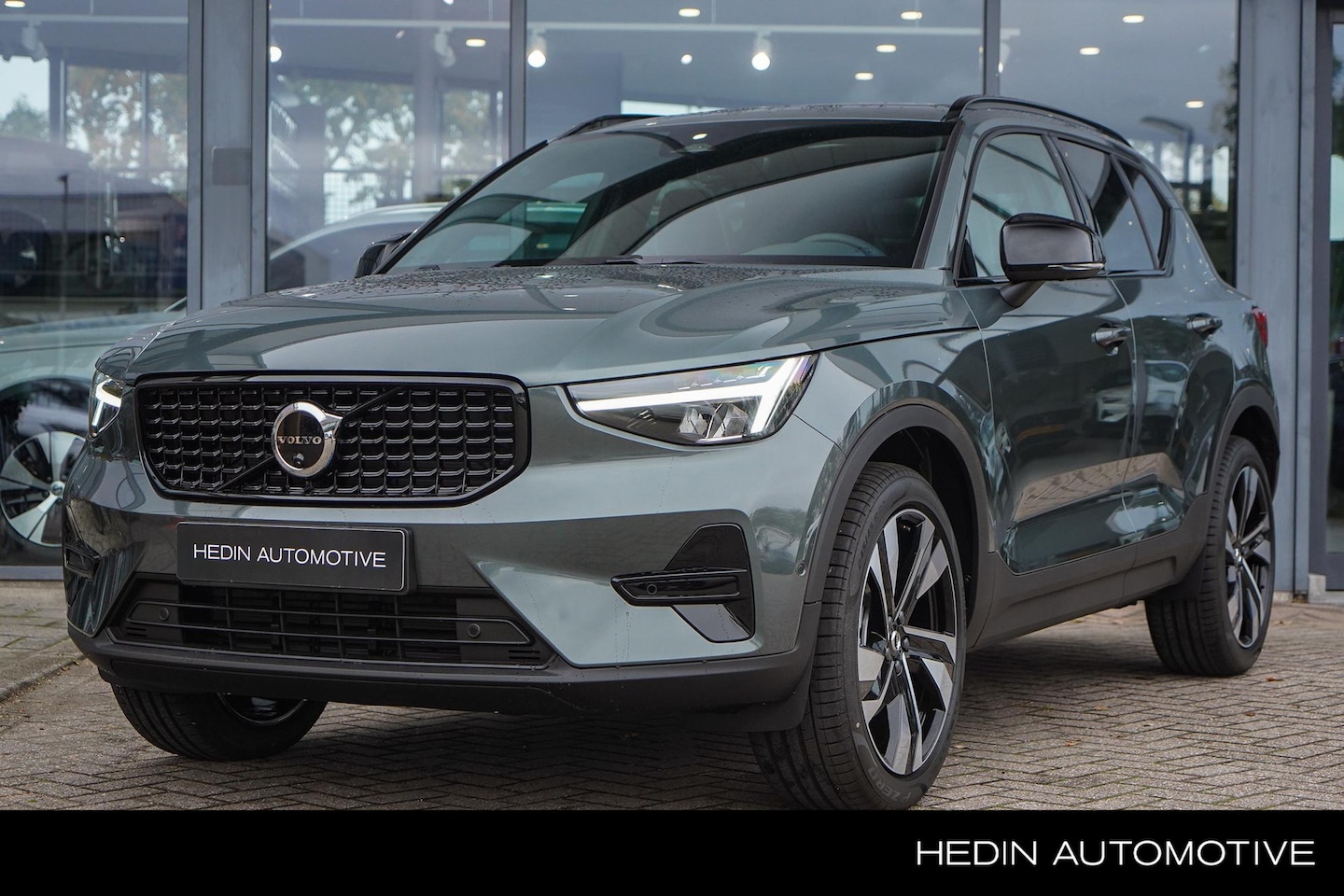 Volvo XC40 - 2.0 B4 Plus Dark | Stuur & Stoelverwarming | Pilot Assist | Elektrische Achterklep | Elekt - AutoWereld.nl