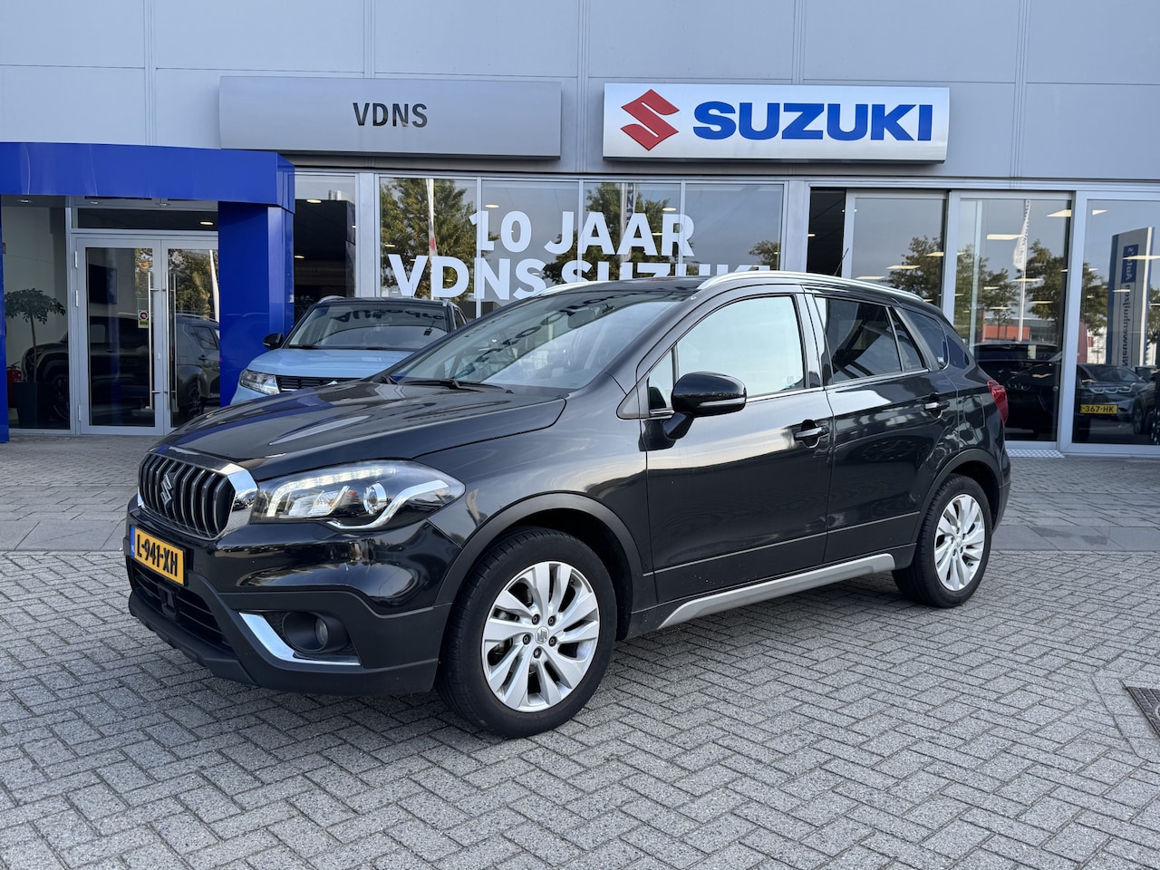 Suzuki S-Cross - 1.4 Boosterjet Select Smart Hybrid Navigatie Achteruitrijcamera Trekhaak info: M.Safari 04 - AutoWereld.nl