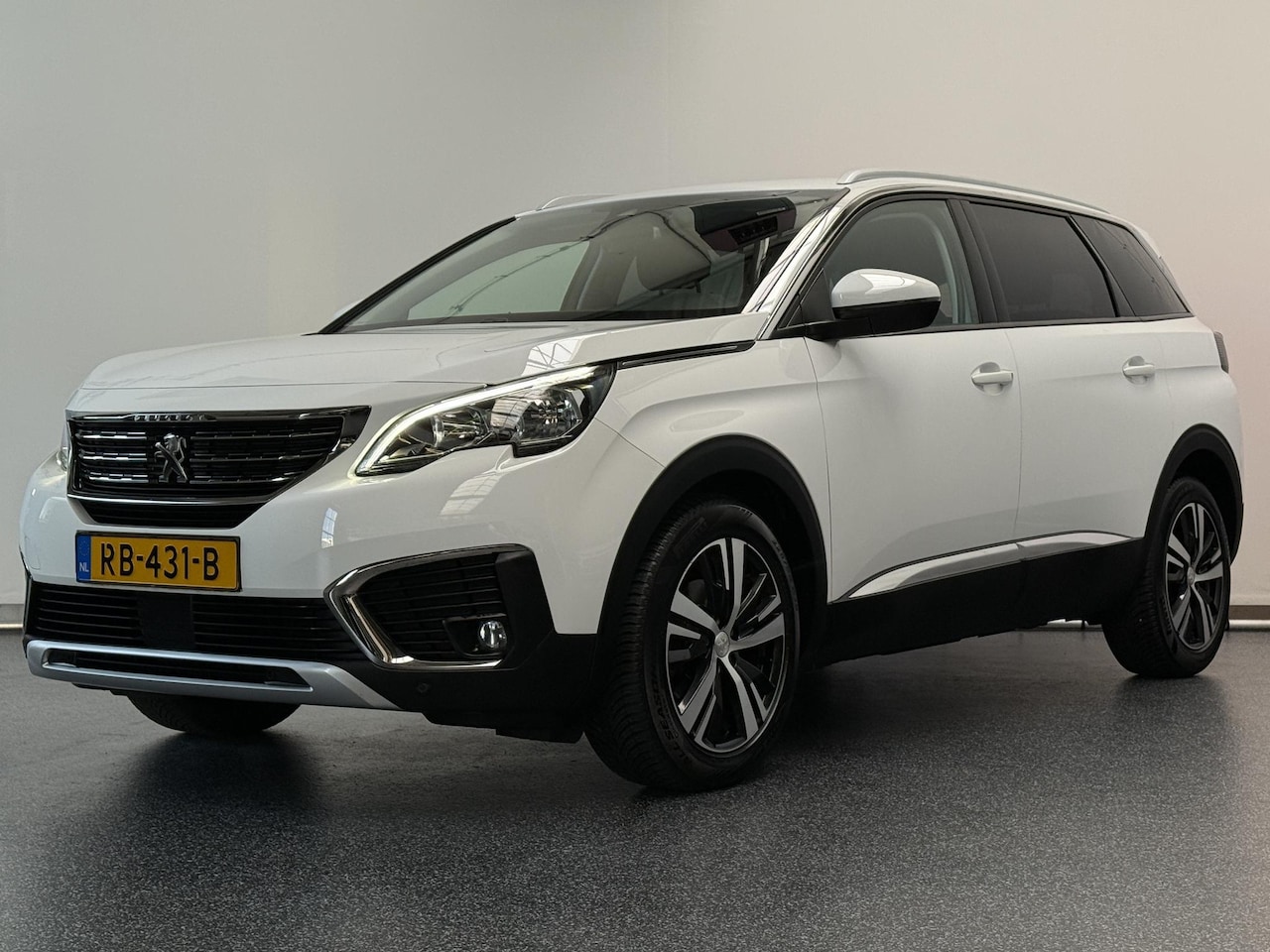 Peugeot 5008 - 1.2 PureTech Allure | Automaat | Ruime uitrusting | 7 Personen - AutoWereld.nl