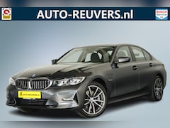 BMW 3-serie - 320e High Executive / LED / Navi / CarPlay / Leder / DAB