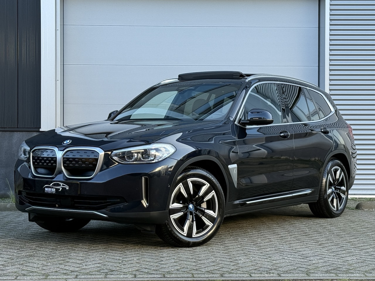 BMW iX3 - Executive 80 kWh | Panoramadak | Memory stoelen | Dodehoek detectie - AutoWereld.nl
