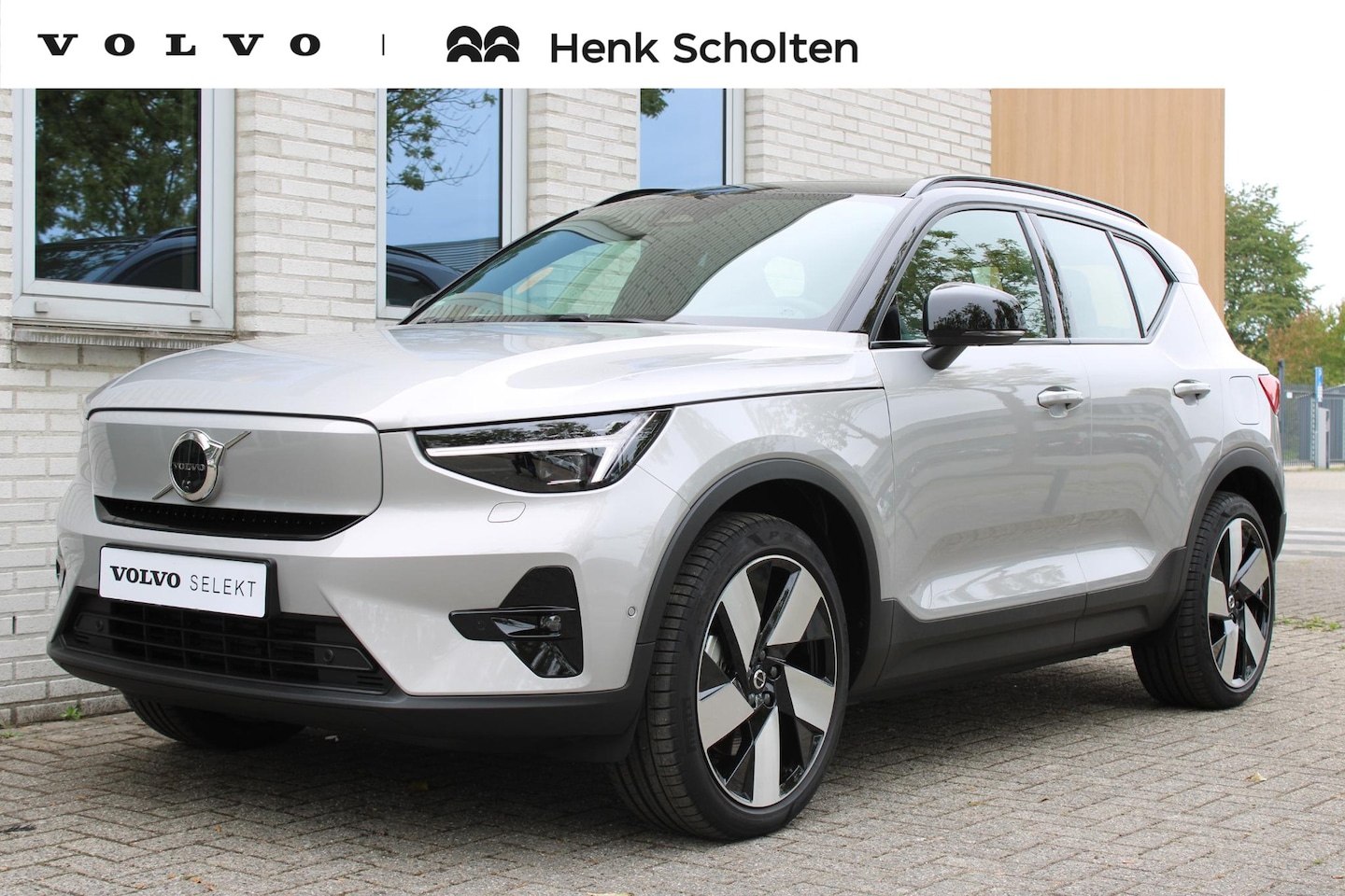 Volvo EX40 - Single Motor Extended Range Ultra 82 kWh | Silver Dawn Metallic | Panoramadak | Semi Elek. - AutoWereld.nl