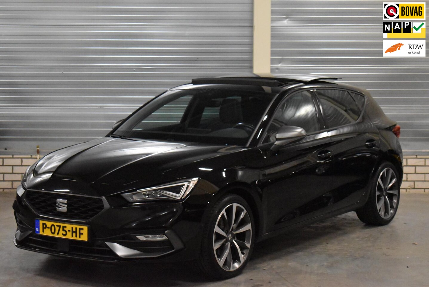 SEAT Leon Sportstourer - 1.0 eTSI FR Business Intense + Panoramadak|Virtual Cockpit|Led Verlichting|Parkeerassisten - AutoWereld.nl