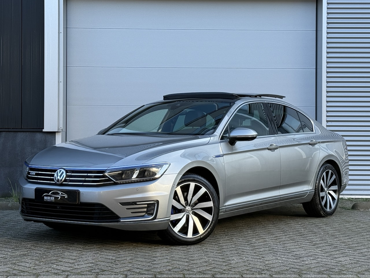 Volkswagen Passat - 1.4 TSI GTE Highline | Panoramadak | Executive plus | 360 Camera - AutoWereld.nl