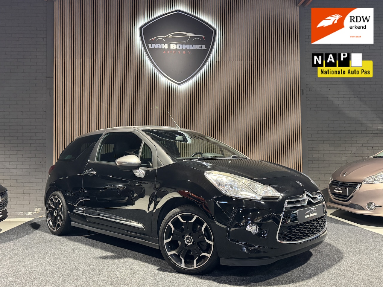 Citroën DS3 Cabrio - 1.6 THP Sport Chic ClimaC.CruiseC.Navi.Leer.Pdc.LMV!! - AutoWereld.nl