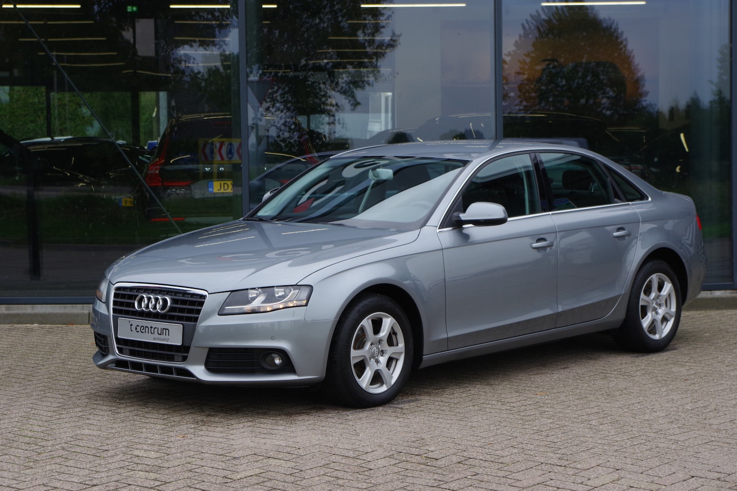 Audi A4 Limousine - 1.8 TFSI 160 PK, Stoelverwarming, Parkeersensoren - AutoWereld.nl