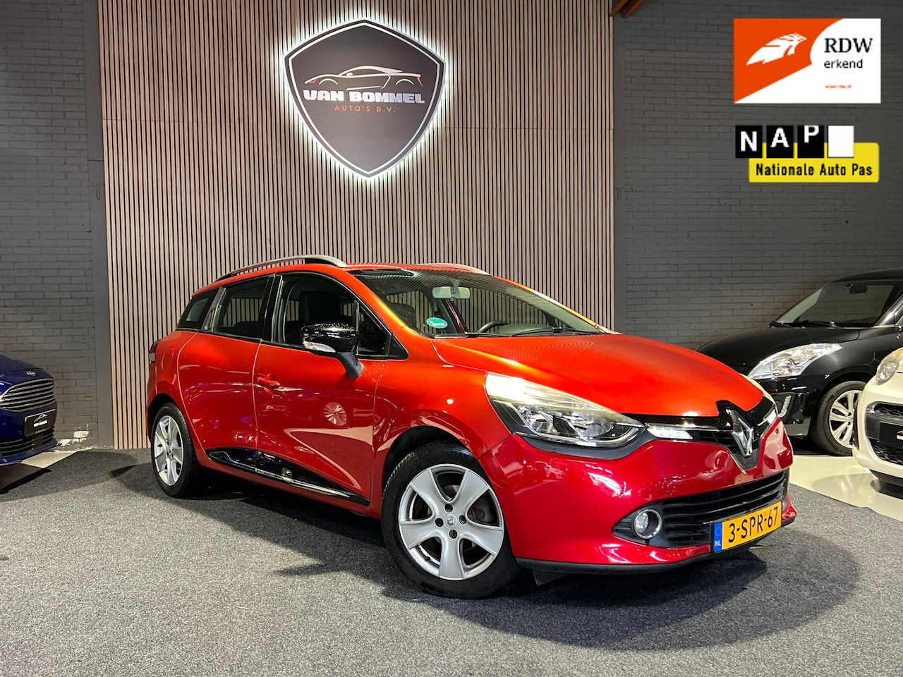 Renault Clio Estate - 0.9 TCe Expression Airco.CruiseC.Navi.Elecpakket.Led.LMV!!! - AutoWereld.nl