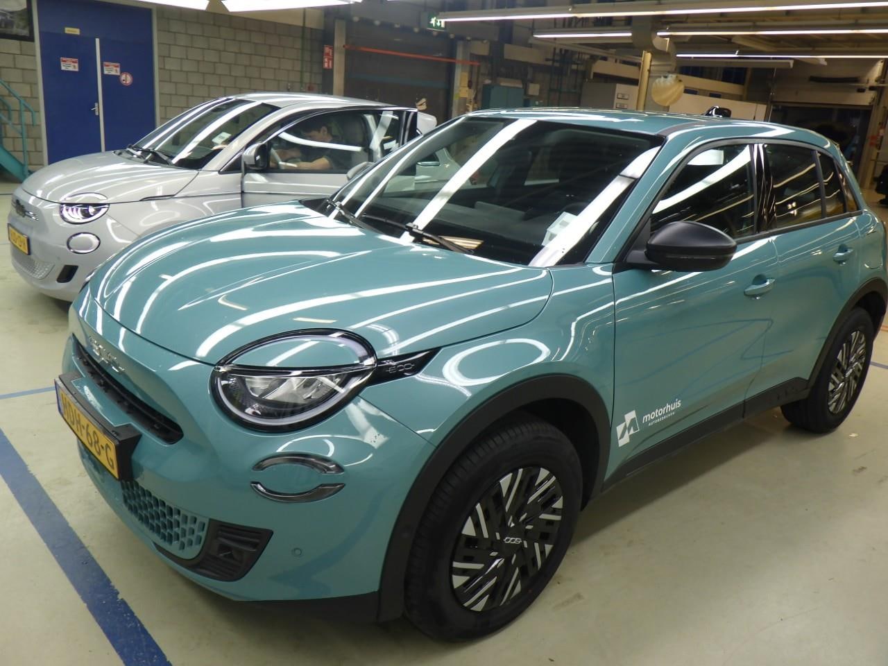 Fiat 600 - 1.2 Hybrid Urban 136pk Automaat | Navigatie by App | Parkeersensoren | Full-LED | Cruise C - AutoWereld.nl