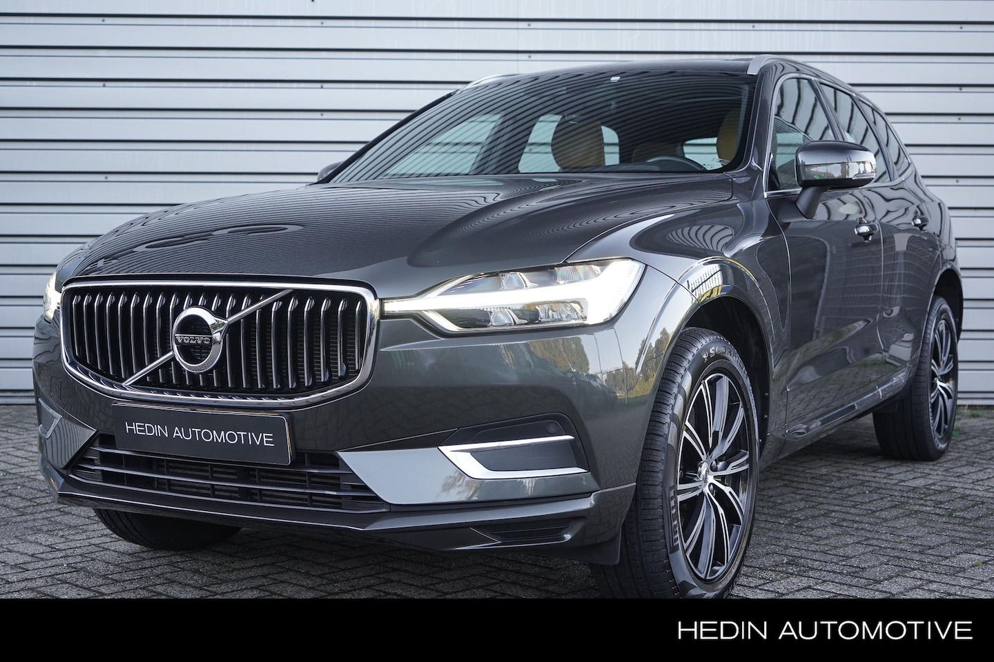 Volvo XC60 - 2.0 T5 AWD Inscription | Panoramadak | Luchtvering | Trekhaak | Electrisch bedienbare best - AutoWereld.nl