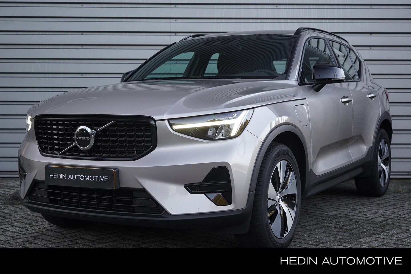 Volvo XC40 - 1.5 T4 Plug-in hybrid Plus Dark | Electrisch bedienbare voorstoelen | Stoel en stuurverwar - AutoWereld.nl