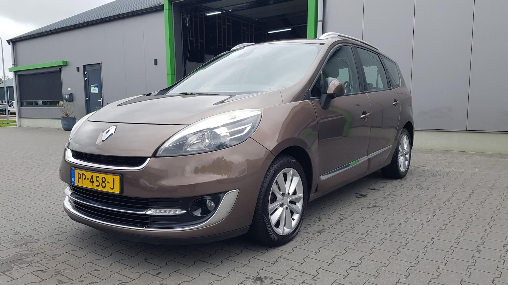 Renault Scénic - 1.6 dCi Bose Rijdt en schakelt goed. Zeer goed onderhouden!! Boekjes aanwezig !! - AutoWereld.nl