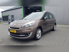 Renault Scénic - 1.6 dCi Bose Rijdt en schakelt goed. Zeer goed onderhouden Boekjes aanwezig