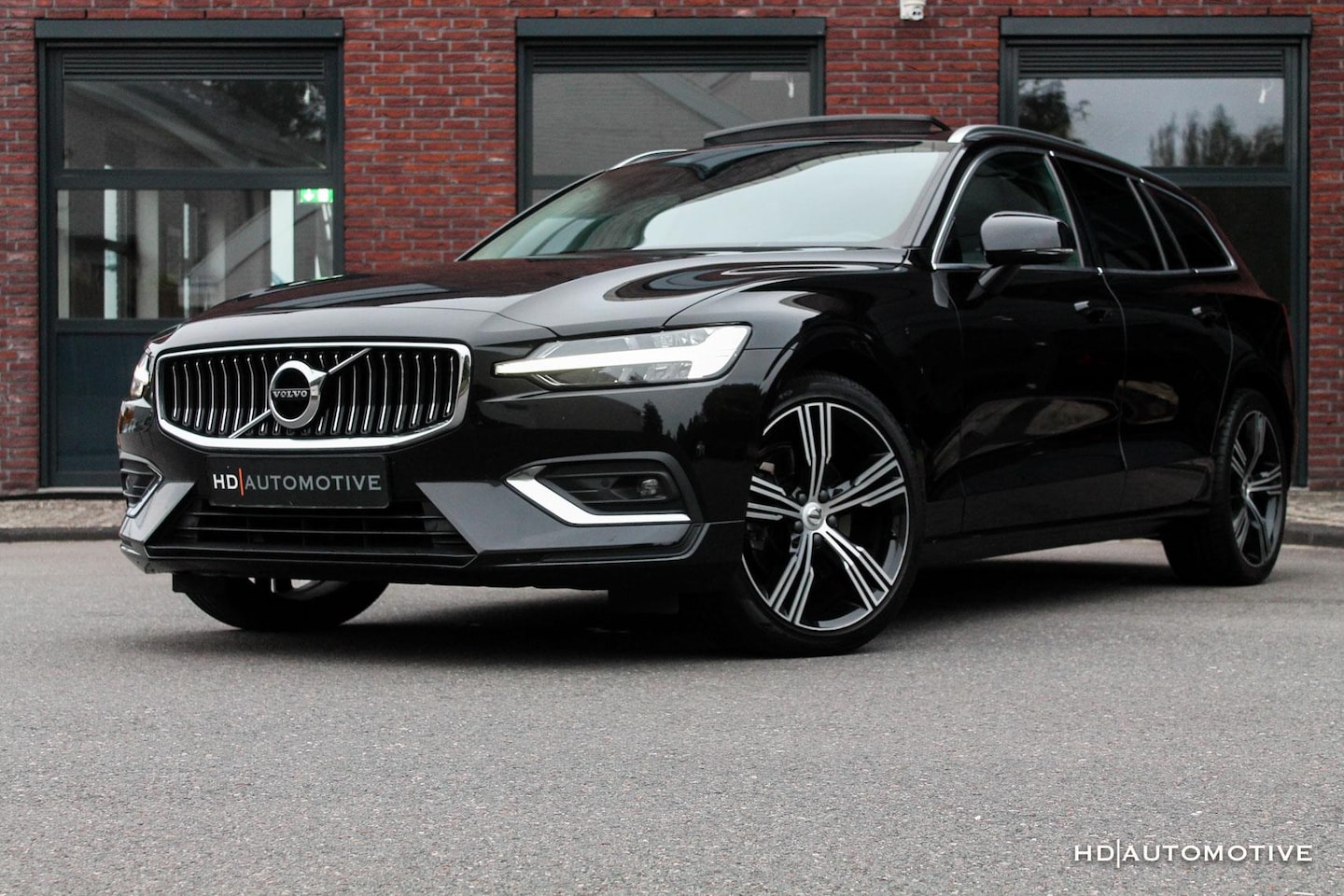 Volvo V60 - 2.0 B3 Inscription PANO|LEDER|CAM|NAP! - AutoWereld.nl