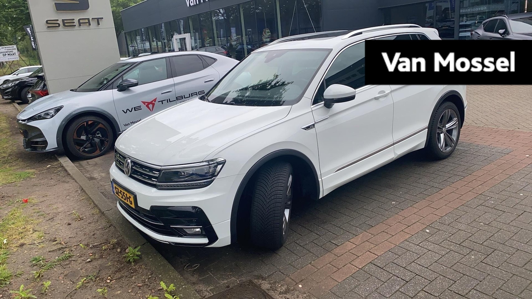Volkswagen Tiguan - 1.4 TSI 4Motion Highline Business R 150 PK | Automaat | Navigatie | Apple Carplay | Stoelv - AutoWereld.nl
