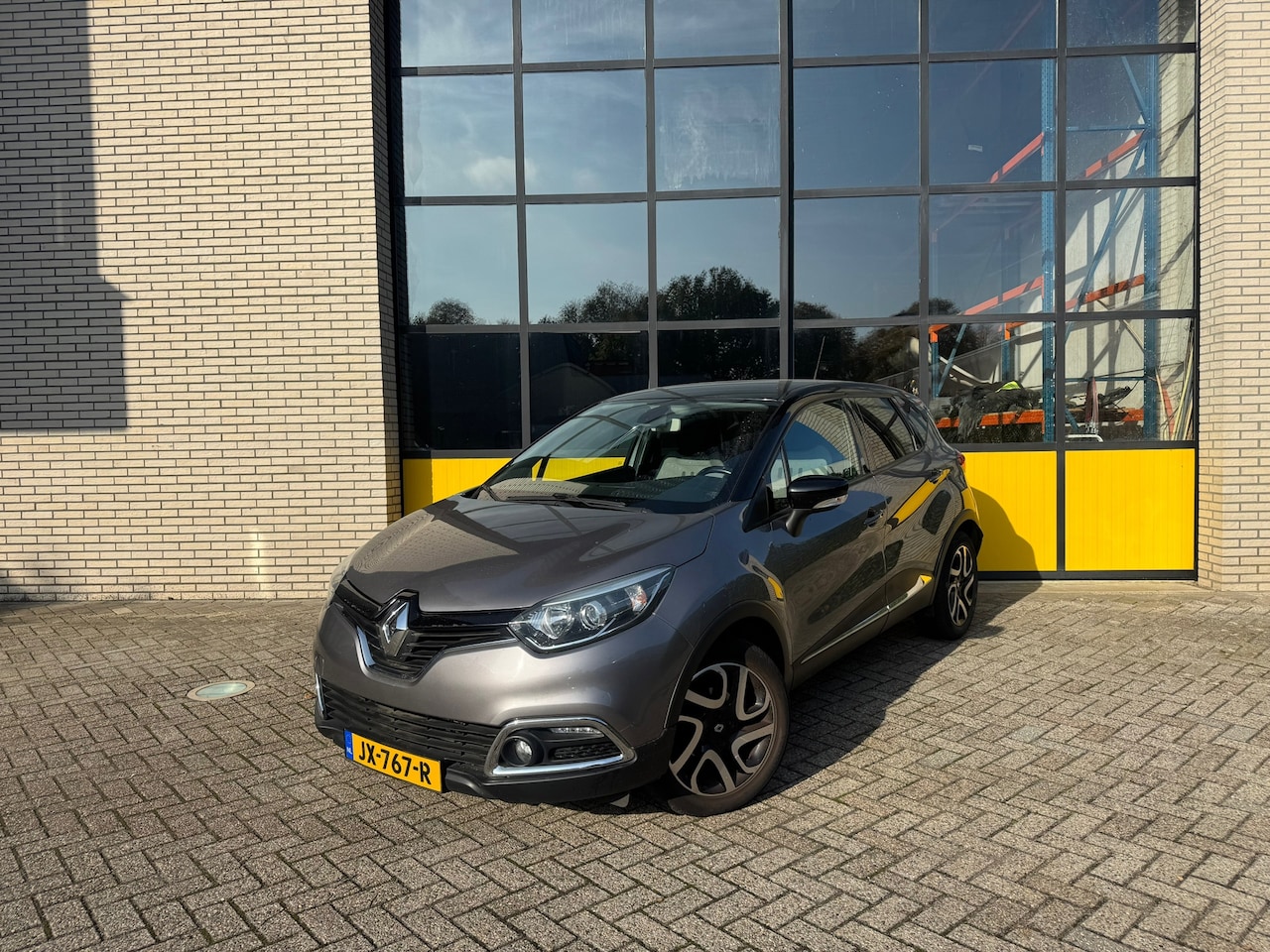 Renault Captur - 90PK Dynamique, Trekhaak & 4 seizoenen banden - AutoWereld.nl