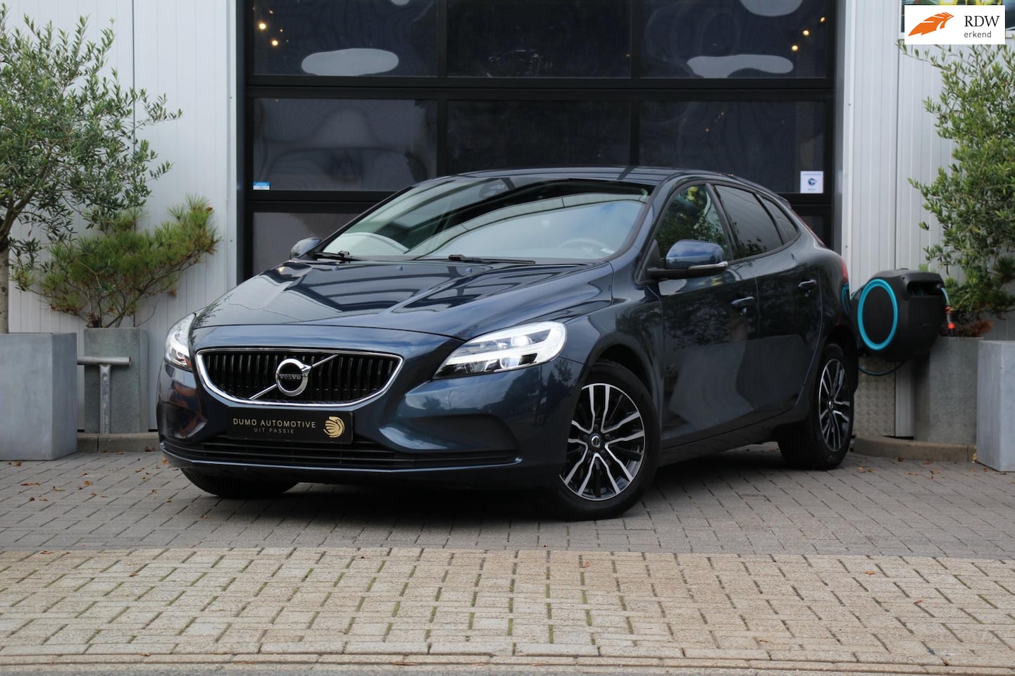 Volvo V40 - 2.0 T2 Momentum - NAVI - CRUISE - GROOTLICHT ASS - LED - PDC - STOEL VERW - VERW VOORUIT - AutoWereld.nl