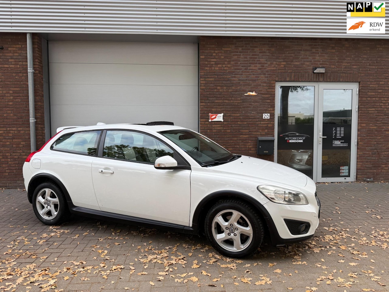 Volvo C30 - 1.6 Momentum|AIRCO|PANO|NIEUWE APK - AutoWereld.nl