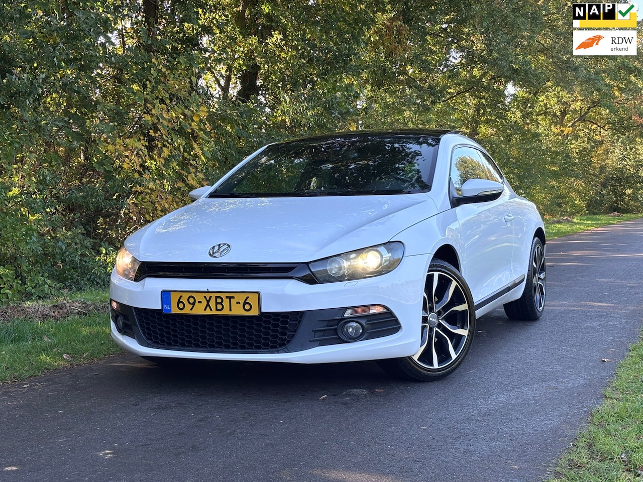 Volkswagen Scirocco - 1.4 TSI Highline Plus |Cruise + Pano + Navi Nu € 6.975,-!| - AutoWereld.nl